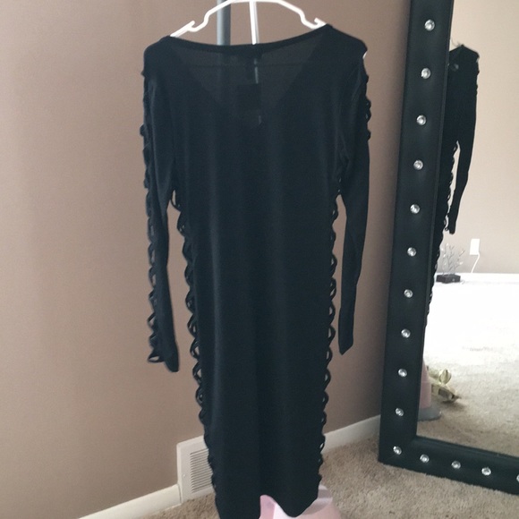 Dress - Picture 3 of 4